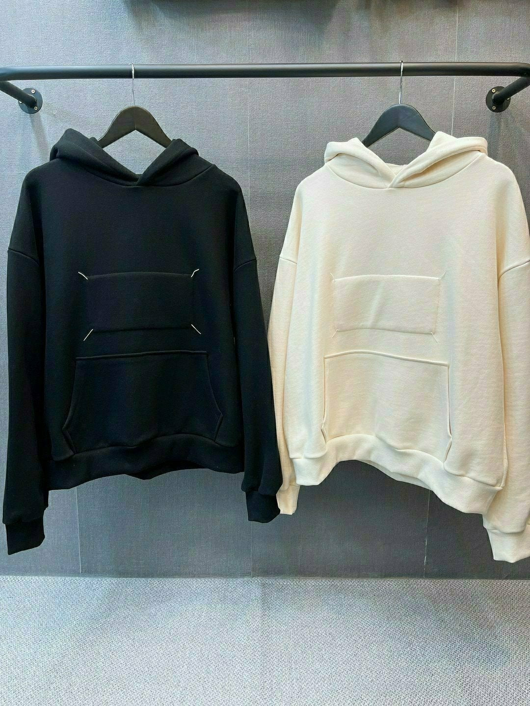 [Maison Margiela] 메종 마르지엘라 고스트 스티치 엠보 후드티 ( 2 COLOR )